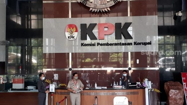 Gubernur DKI Jakarta Anies Baswedan saat memenuhi panggilan KPK. (Suara.com/Welly Hidayat)