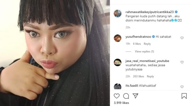 Rahmawati Kekeyi  tampil dengan poni