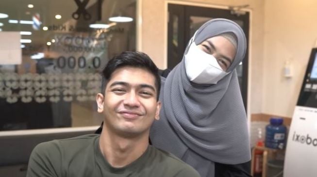 Ria Ricis dan Teuku Ryan. (Youtube/RicisOfficial)