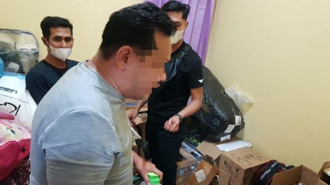 Penjual Miras Online Tak Berizin di Padang Diciduk Polisi