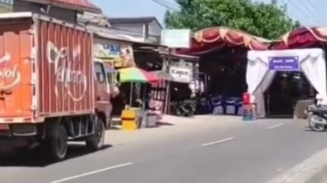 Viral Hajatan Tutup Jalan Raya, Sumpah Serapah Mengalir ke Mempelai: Nggak Barokah