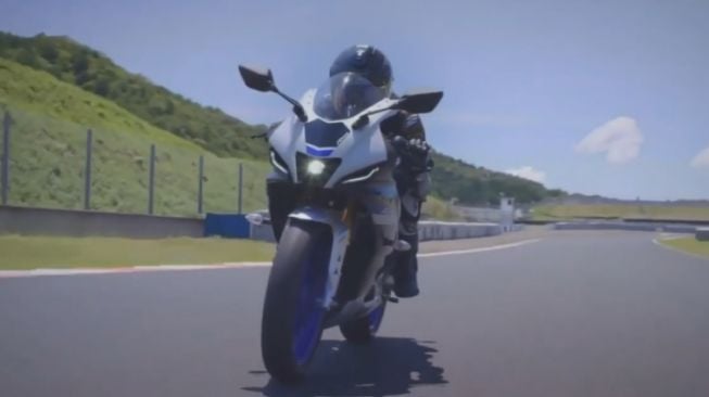 Harga Yamaha R15 V4 Terbaru: Butuh Berapa Duit untuk Memboyong Obat Ganteng yang Satu Ini?