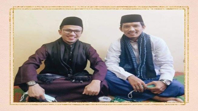 Ustaz Abu Syahid, (berkacamata) (foto: ist)