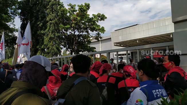 Miris! Aktif Berserikat, Buruh di Semarang Malah Kena PHK