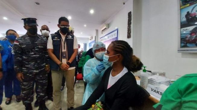 Dorong Produk Lokal, Sandiaga Uno Minta Tamu PON Papua Jadi Rojali