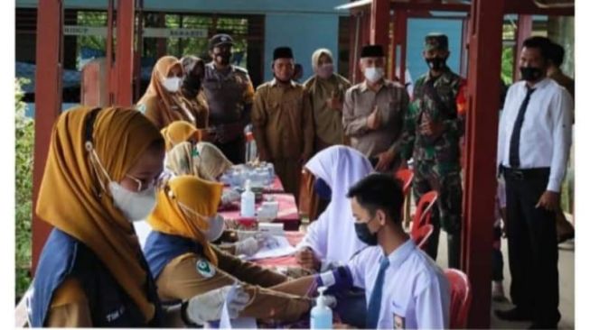 Gerak Cepat Polsek Kubu Gelar Vaksinasi Covid-19 untuk Pelajar