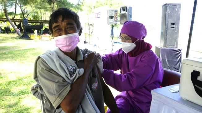 Dinkes DKI Buka Layanan Vaksinasi Lansia Booster Kedua di Akhir Pekan, Simak Jadwal dan Lokasinya
