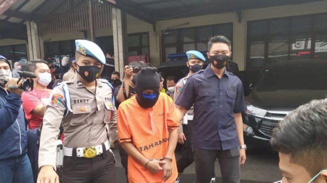 Murka Gara-gara Pergi Sama Pria Lain, Cecep Aniaya Istri Berjam-jam hingga Tewas