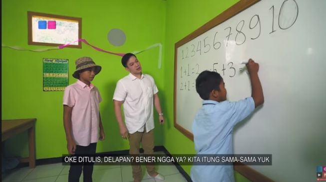 Potret sekolah yang direnovasi Sarwendah dan Ruben Onsu. [YouTube/MOP Channel]