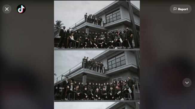 Jarang Foto Bareng Satu Kelas, Konsep Foto Para Siswa ini Menggemparkan Satu Sekolah (TikTok)