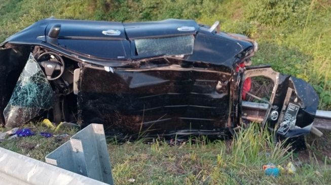 Pulang dari Kondangan Rombongan Keluarga Kecelakaan di Tol Terpeka, Empat Tewas