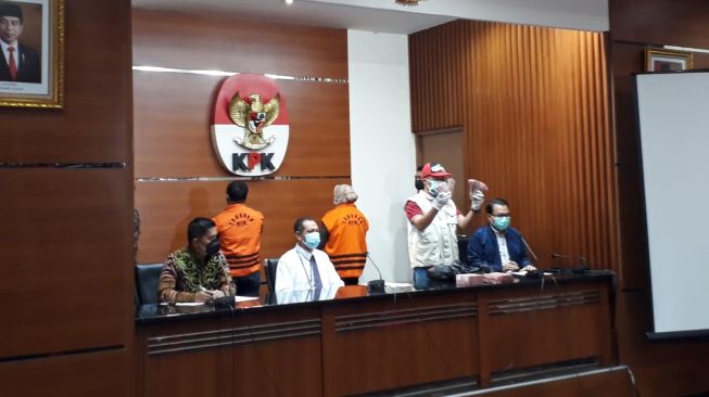 KPK Resmi Tetapkan Bupati Kolaka Timur Andi Merya dan Kepala BPBD Anzarullah Tersangka