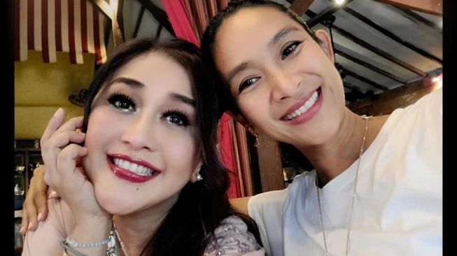 Seperti Kakak, Happy Salma Ungkap Persahabatan dengan Paramitha Rusady selama 19 Tahun