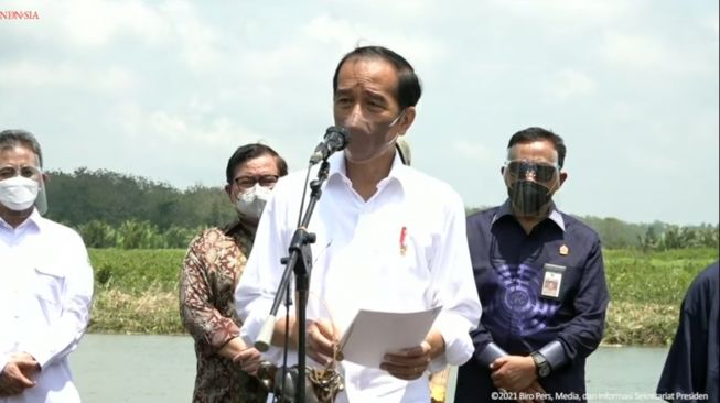 Tanam Mangrove di Cilacap, Jokowi Harap Produksi Ikan dan Pendapatan Masyarakat Meningkat