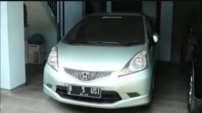 Mobil kesayangan mendiang istri Tukul Arwana, Honda Jazz (Youtube/Rumah Seleb MNCTV)