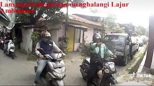 Viral Oknum Ojol Halangi Laju Ambulans di Jalan, Sempat Ngamuk dan Ucapkan Kata Tak Pantas