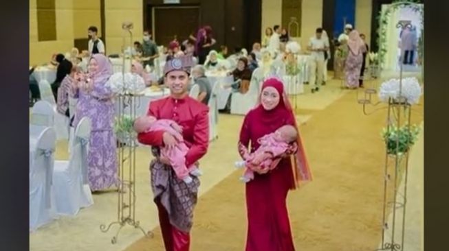 Pasangan Pengantin Ini Curi Perhatian, Mendadak Bawa Anak Kembar saat Gelar Resepsi