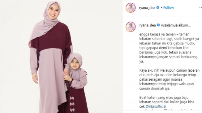 Potret artis dan anak pakai hijab. [Instagram]