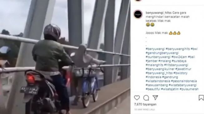 Kocak! Viral Rombongan Motor Lewat Jembatan, Justru Terjebak Emak-emak