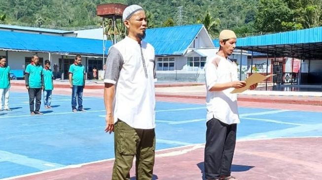 Dua narapidana tindak pidana terorisme di Lapas Kelas II B Padangsidimpuan, Sumatera Utara, berikrar setia ke NKRI. [Ist]