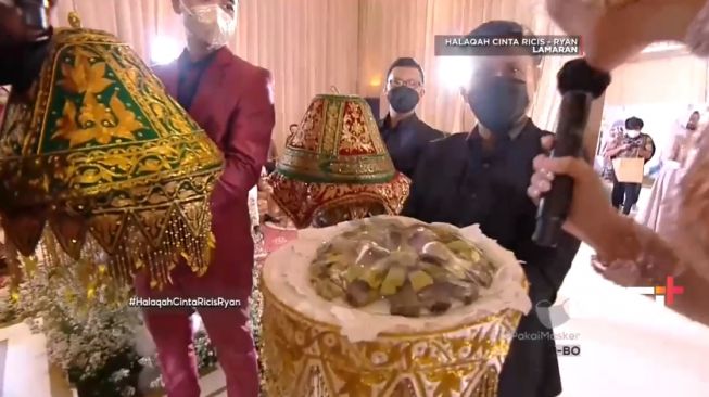 Hantaran lamaran Ria Ricis. [RCTIPlus]