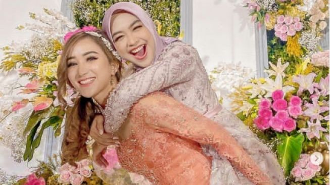 Potret Bridesmaid Lamaran Ria Ricis. [Instagram]