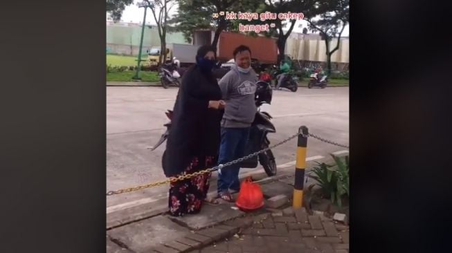 Wanita curhat tentang perlakuan ayah tiri (tiktok)