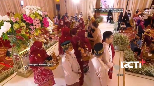 Hantaran lamaran Ria Ricis. [RCTIPlus]