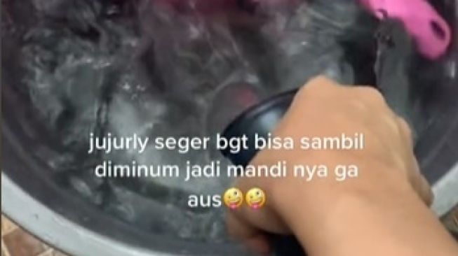 Viral Cewek Pamer Disuruh Ibu Kos Mandi Pakai Air Galon: Berasa Jadi Raisa