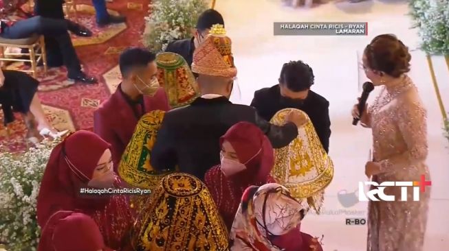 Hantaran lamaran Ria Ricis. [RCTIPlus]