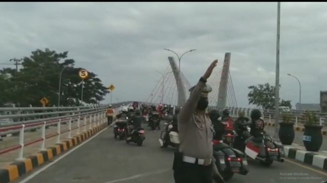 Viral Konvoi Moge Jajal Jembatan Sei Alalak