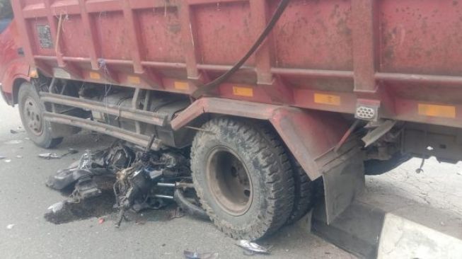 Kisah Korban Truk Tak Kuat Naik Tanjakan Balikpapan, Pilih Keseleo dan Loncat Dari Motor