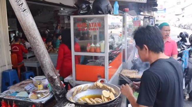 Gang Hijas Pontianak. Tempat wisata kuliner halal di wilayah tersebut. [Istimewa]