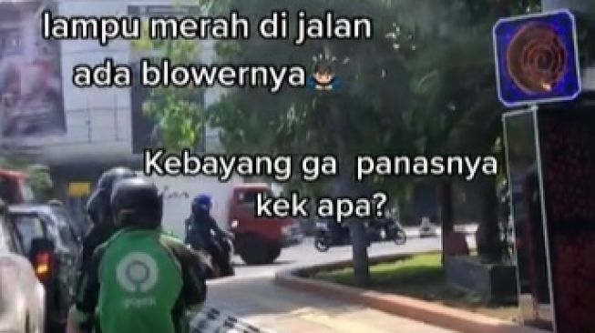 Viral Lampu Merah Diberi Blower di Semarang. (TikTok)