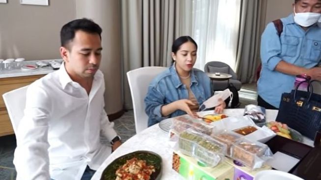 Raffi Ahmad izin beli private jet ke Nagita Slavina. (Youtube/RANSEntertainment)