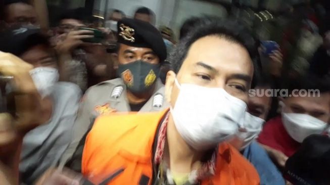 Ditahan KPK, Azis Syamsuddin Dijebloskan ke Rutan Polres Jaksel dengan Kondisi Diborgol