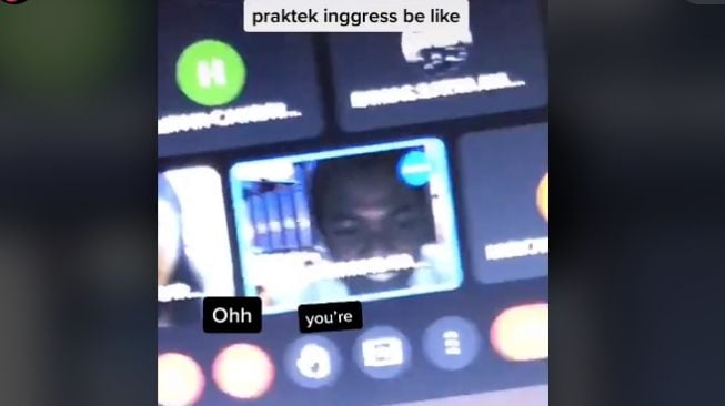 Aksi kocak mahasiswa saat kelas online Bahasa Inggris (tiktok)
