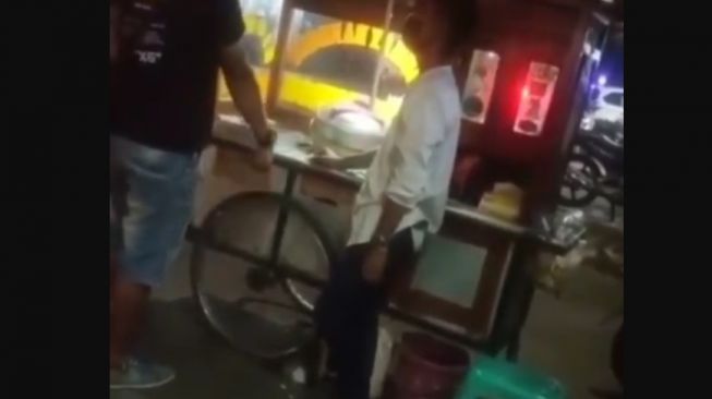 Viral Oknum Ormas Palak dan Pukul Pedagang di Puri Beta Tangerang, Ngakunya Buat Yatim