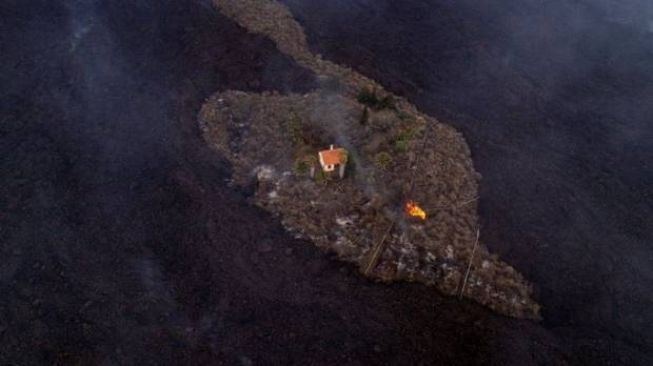 Wilayah Sekitarnya Hangus Dilahap Lahar, Satu Rumah di Pulau Canary Ini Masih Utuh