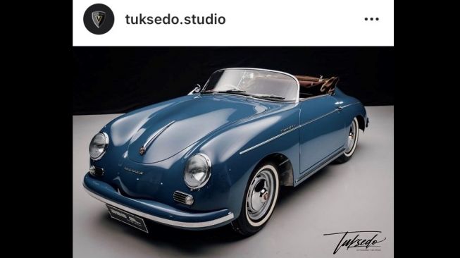 Porsche 356 Speedster SL  karya Tuksedo Studio, seluruhnya handmade, menggunakan material aluminium, dan dicat aquamarine blue. [Instagram: tuksedo.studio].