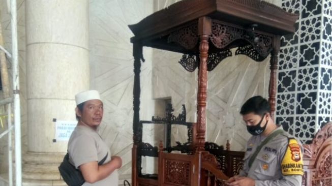Pelaku Pembakaran Mimbar Masjid Raya Makassar Kabur Lompat Pagar
