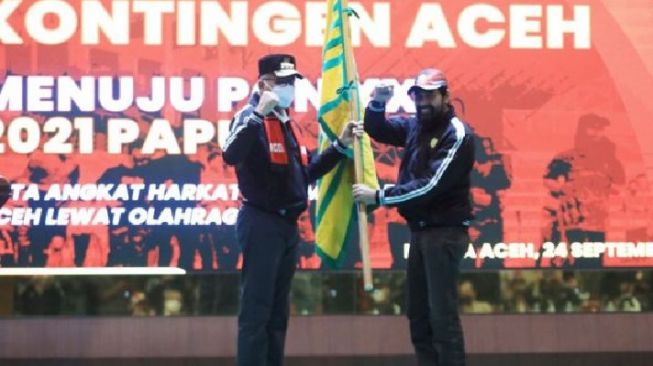Gubernur Aceh Lepas Kontingen Aceh Yang Terbang ke PON Papua