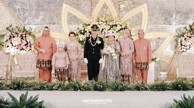 Potret kebersamaan Nia Daniaty dan Olivia Nathania. (Instagram/niadaniatynew)