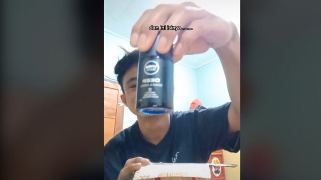 Dapat Kado Ulang Tahun dari Adik, Isinya Benda yang Bikin Kakak Sebal (TikTok)