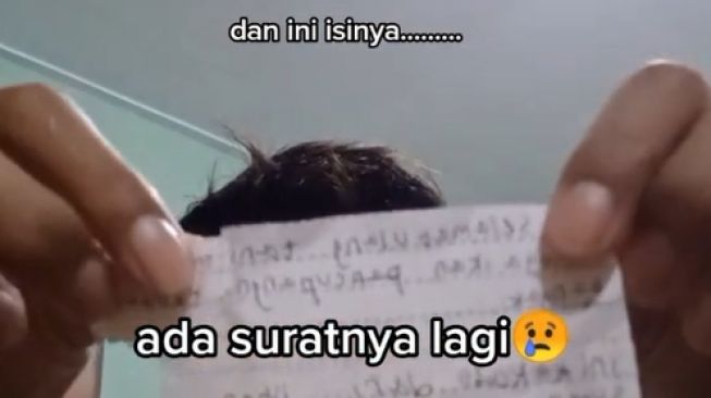 Dapat Kado Ulang Tahun dari Adik, Isinya Benda yang Bikin Kakak Sebal (TikTok)