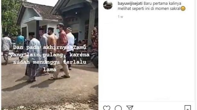 Para tamu beranjak pulang karena terlalu lama menunggu. (Instagram)