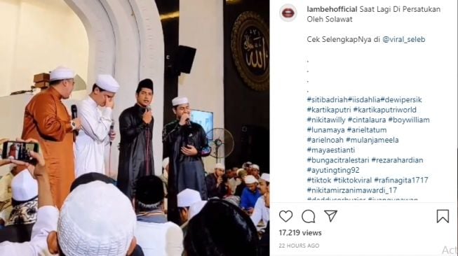 Alvin Faiz saat sholawat bareng Zikri Daulay [Instagram/@lambehofficial]