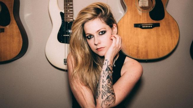 10 Potret Terbaru Avril Lavigne di Usia 37 Tahun: Semakin Memesona!