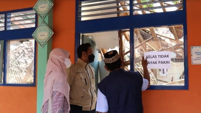 Ambruk Jelang PTM Komisi IV DPRD Kota Bogor Langsung Sidak SDN Otista