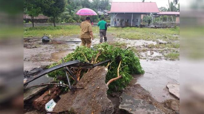 Banjir Bandang Terjang Kinali Pasaman Barat, 1 Jembatan Ambruk, 2 Rumah Rusak Parah